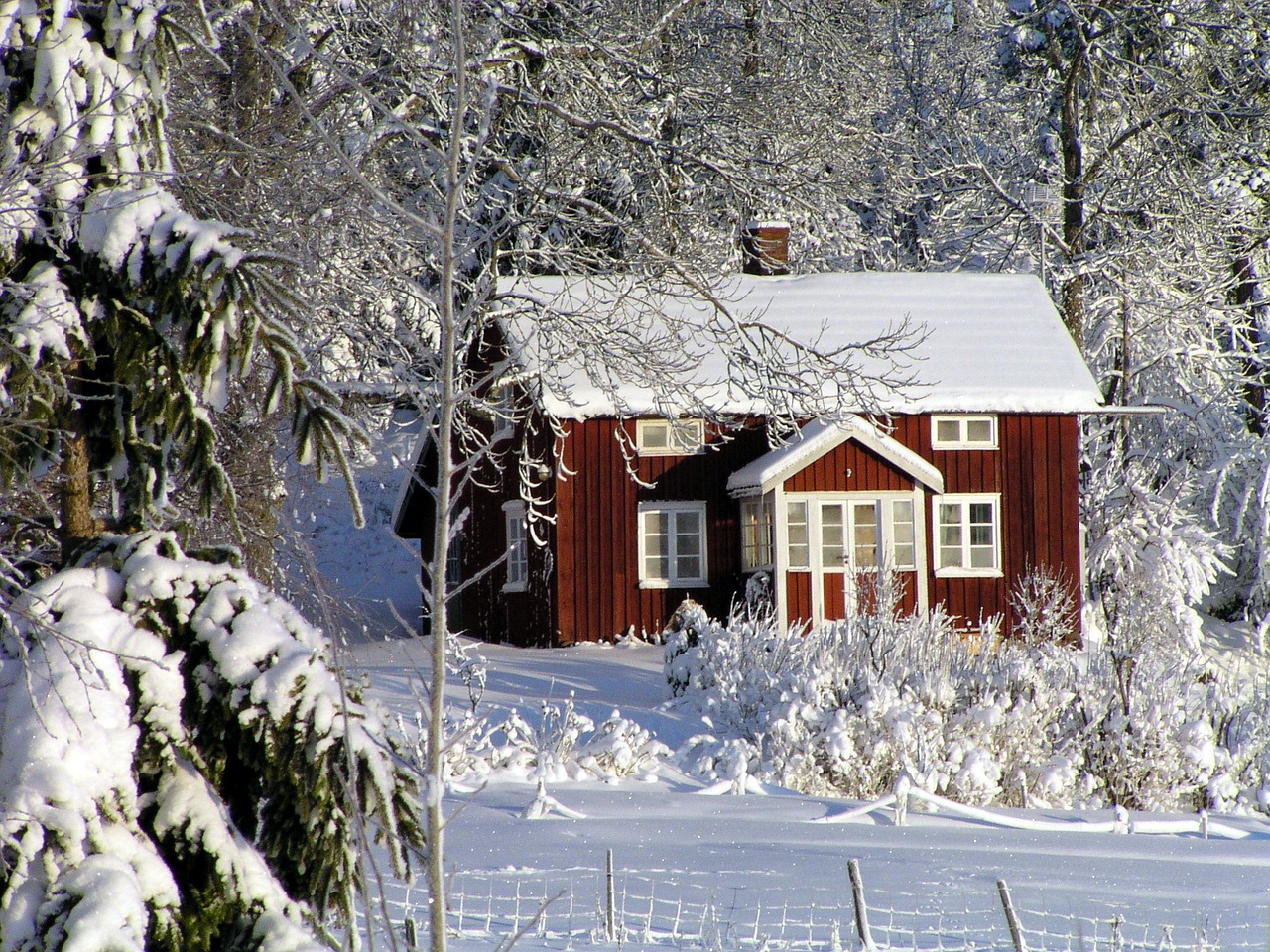 house, cottage, winter-2151102.jpg